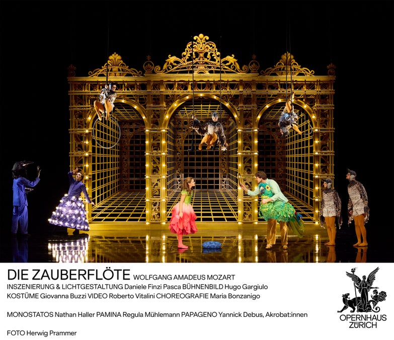 Akrobatinnen und Akrobaten zwischen Monostatos, Pamina und Papageno in der neuen Zauberflöte am Opernhaus Zürich (Foto: Herwig Prammer / Opernhaus Zürich)
