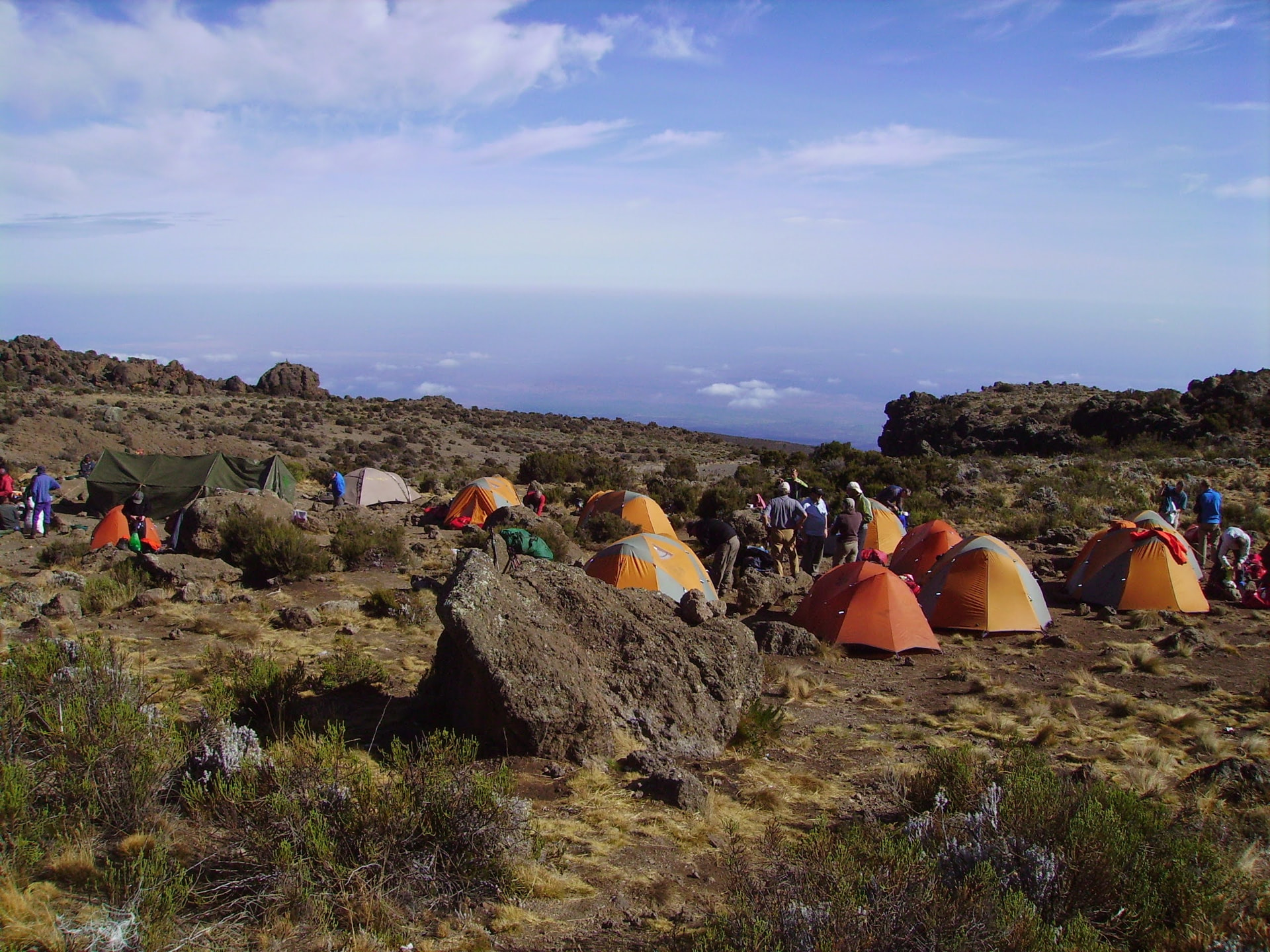 Zeltlager auf der weiten Hochebene des Kilimanjaro