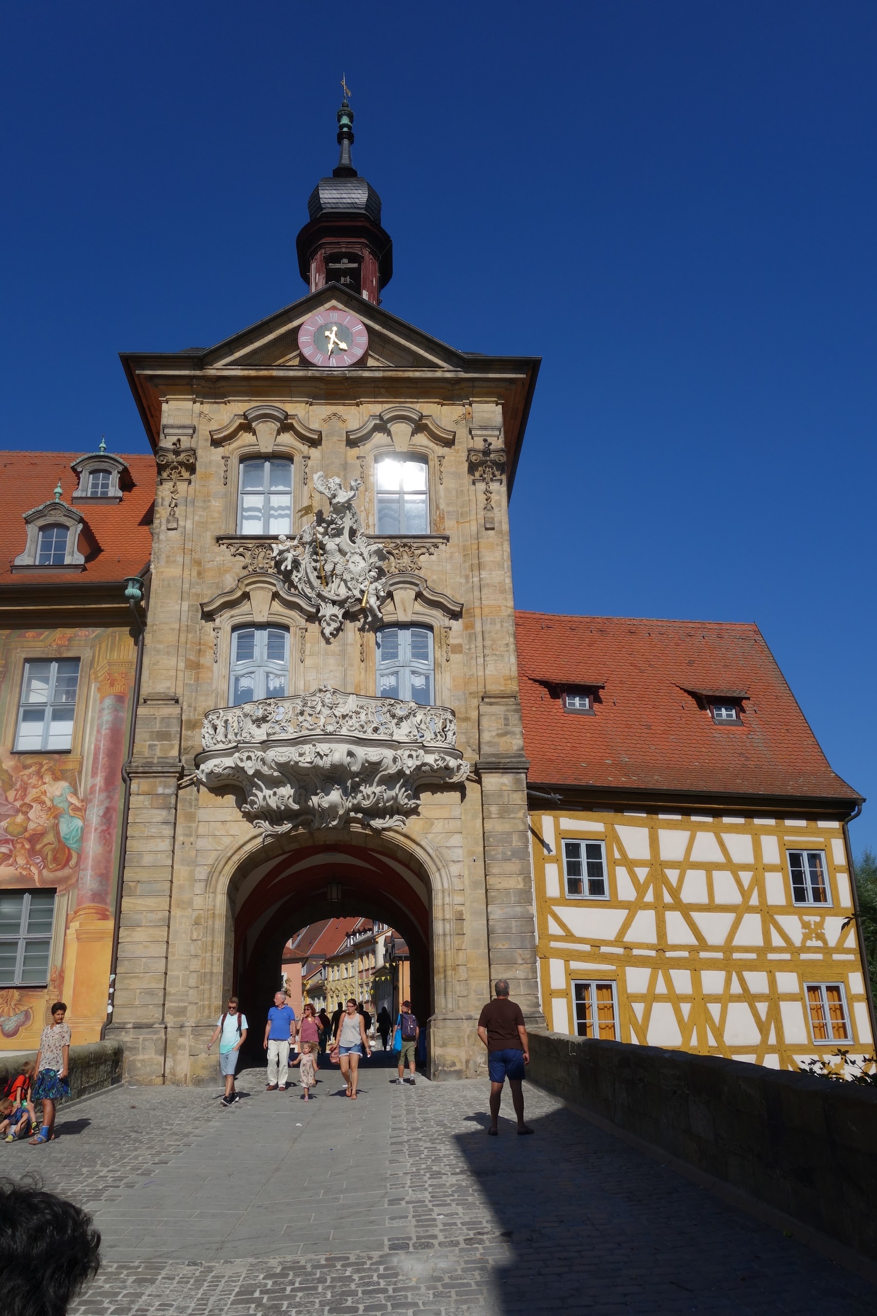 Das Alte Rathaus von Bamberg mit Fachwerkanbau über der Regnitz